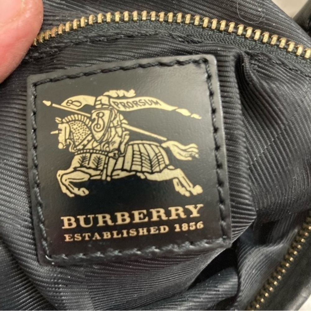 Burberry authentic nylon and leather unisex crossbody messenger bag - Picture 7 of 11